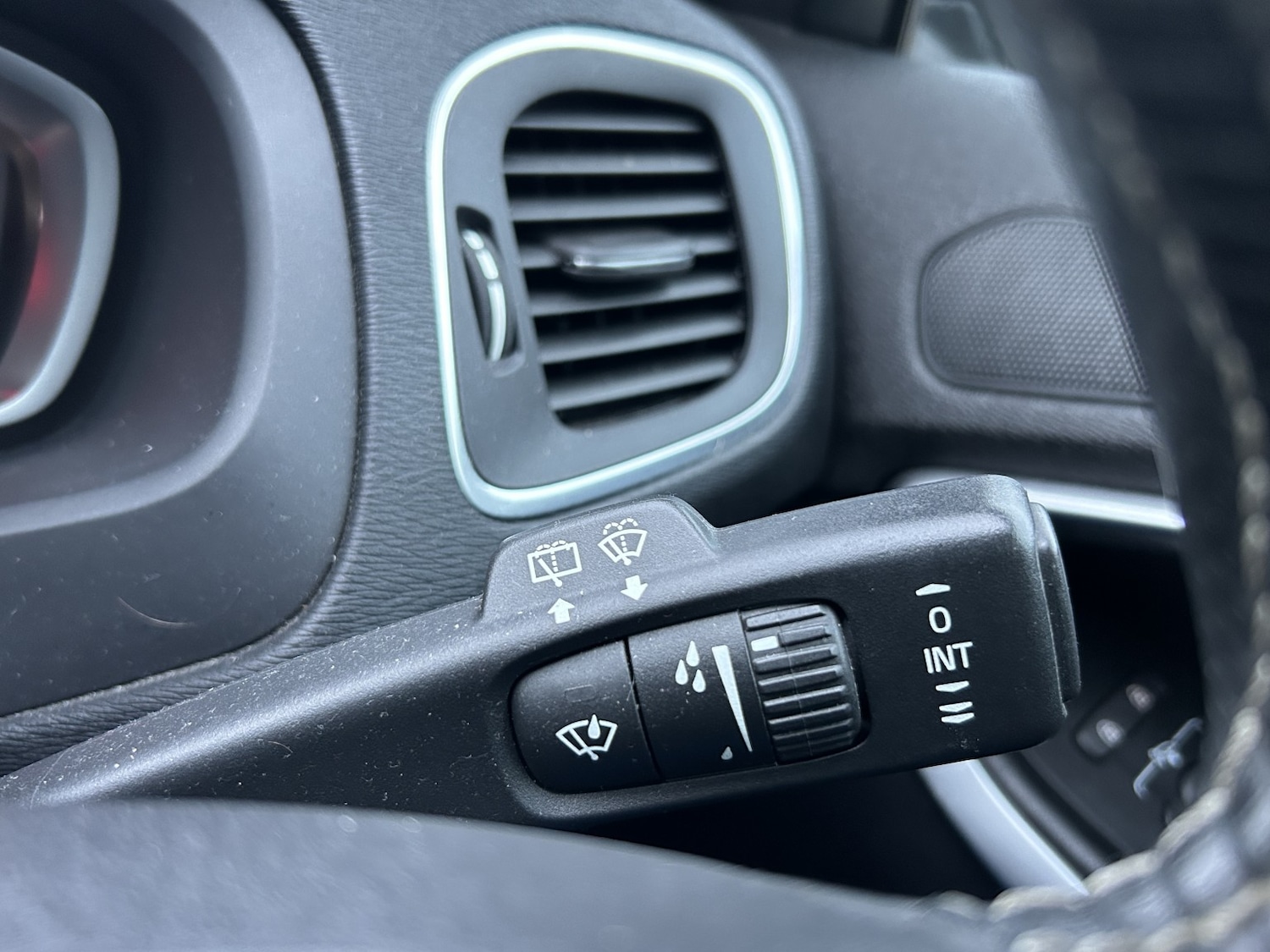 Used Volvo V40 2017 for sale - 77508477: Photo 30