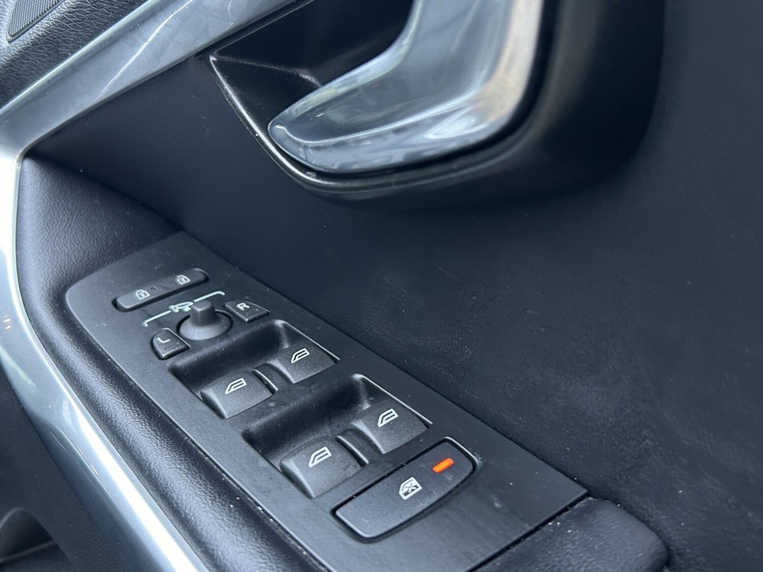 Used Volvo V40 2017 for sale - 77508477: Photo 32