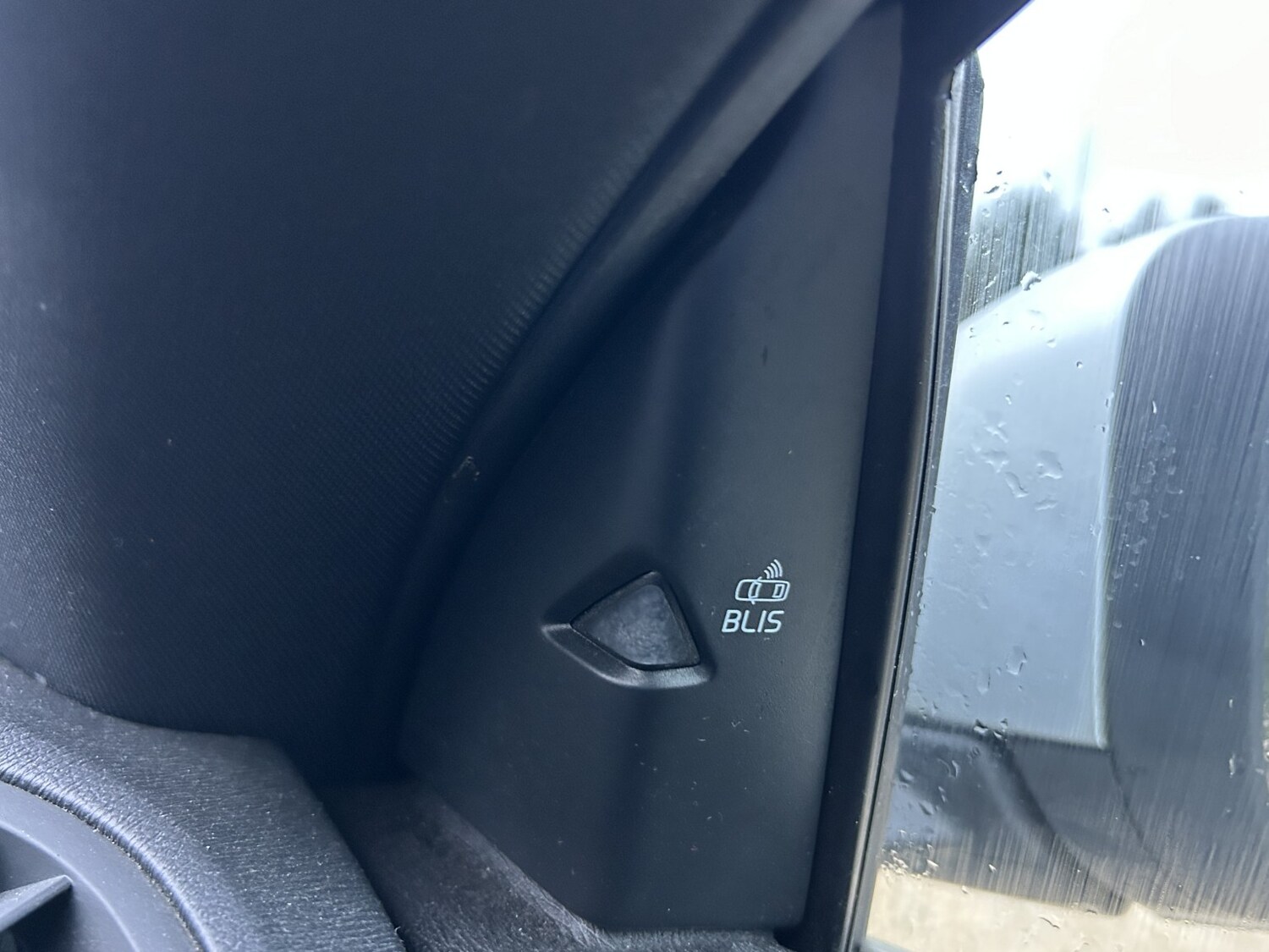 Used Volvo V40 2017 for sale - 77508477: Photo 34