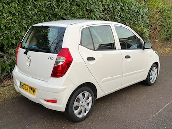 Used Hyundai i10 2014 for sale - 76905109: Photo