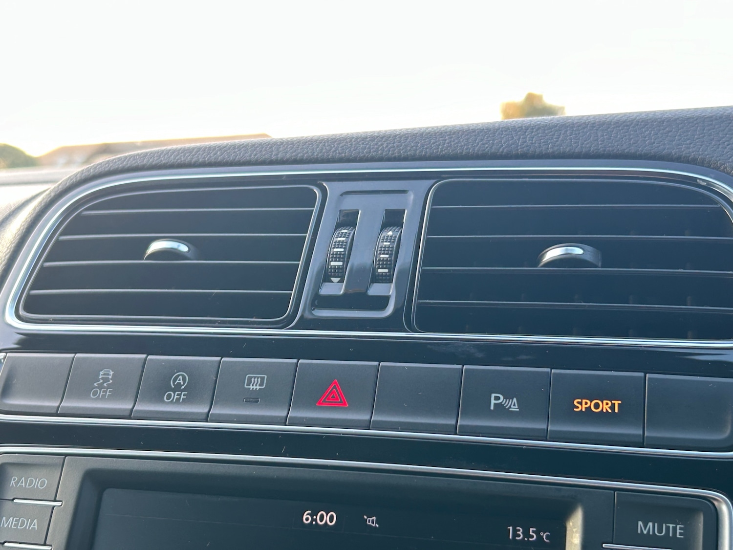 Used Volkswagen Polo 2016 for sale - 76603722: Photo 24