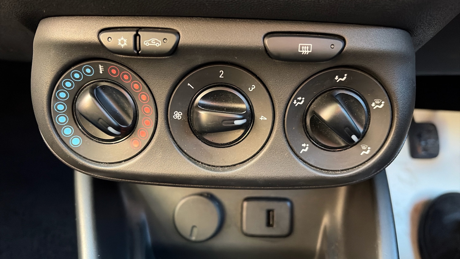 Used Vauxhall Corsa 2016 for sale - 76653135: Photo 35