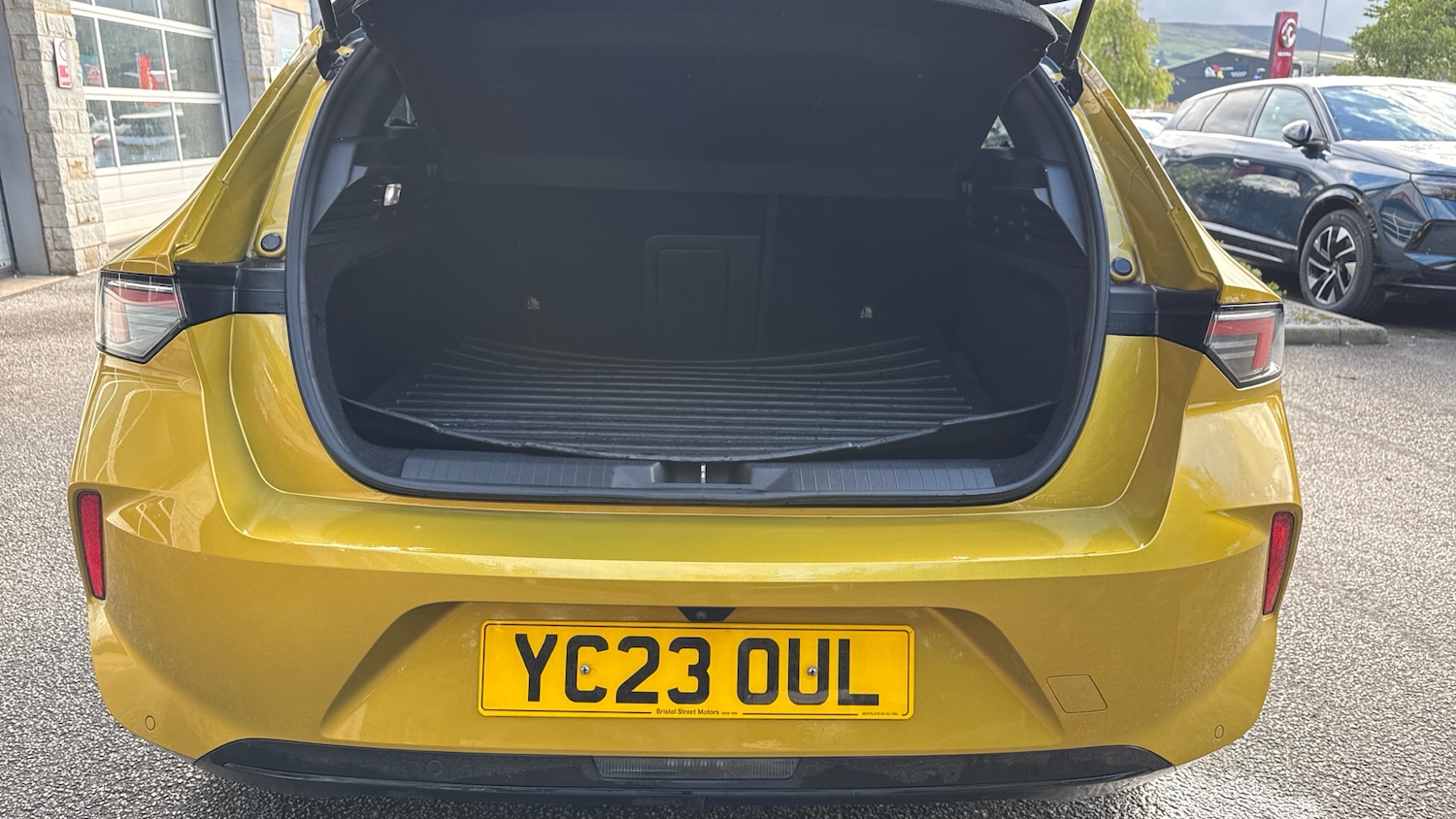 Used Vauxhall Astra 2023 for sale - 76038140: Photo 4
