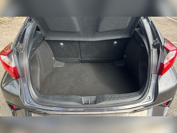 Used Toyota C-HR 2019 for sale - 78356130: Photo