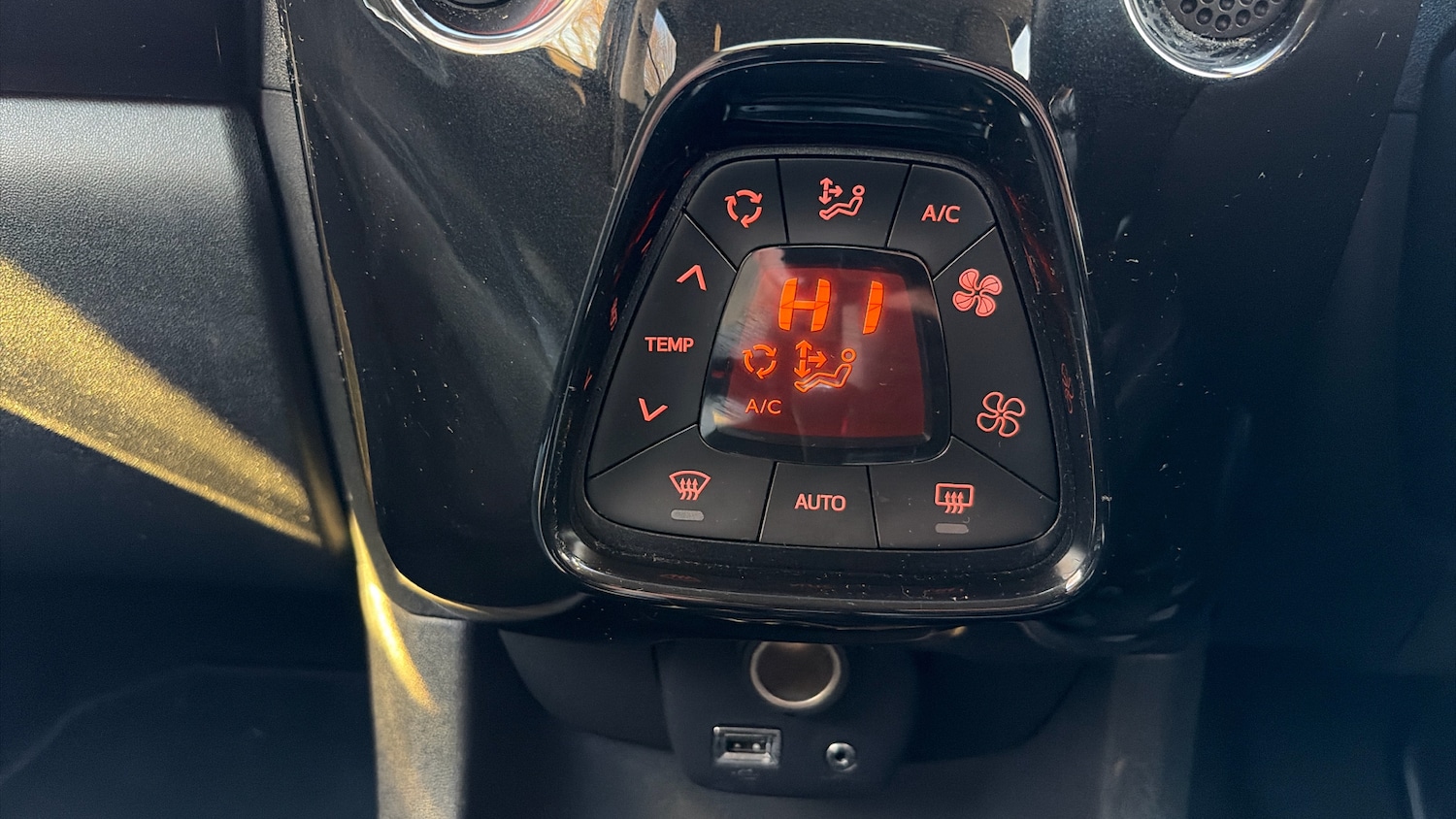 Used Toyota AYGO 2017 for sale - 76932099: Photo 41