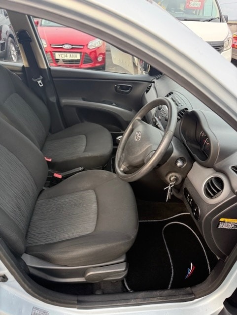 Used Hyundai i10 2013 for sale - 76108336: Photo 9