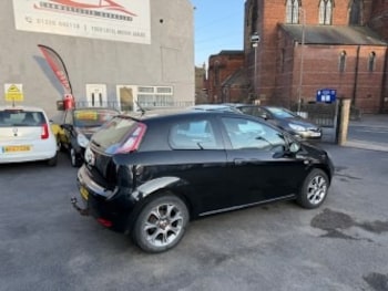 Used Fiat Punto 2015 for sale - 75351994: Photo
