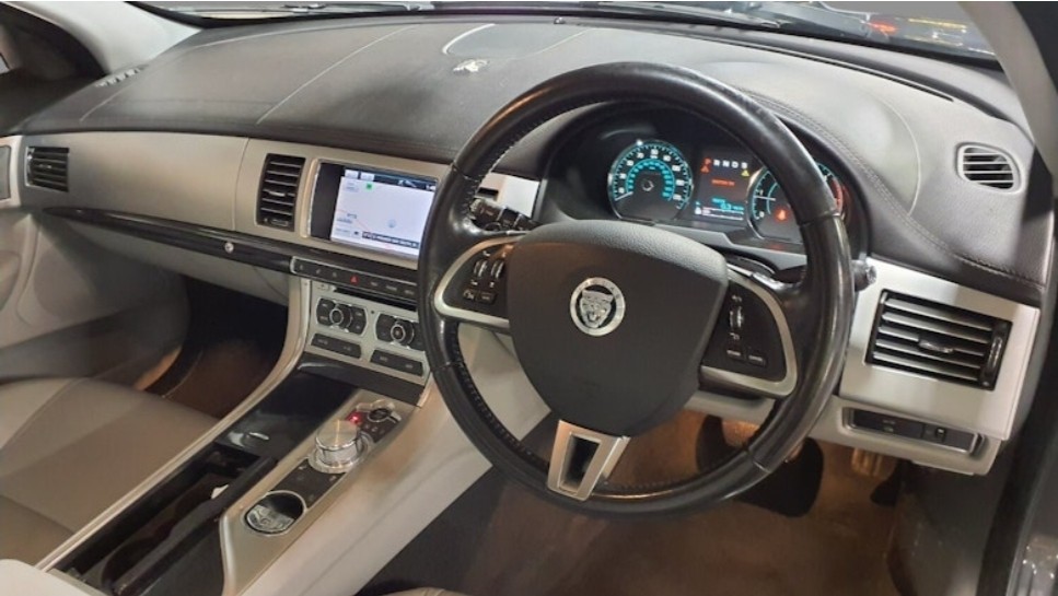 Used Jaguar XF 2012 for sale - 76891763: Photo 5