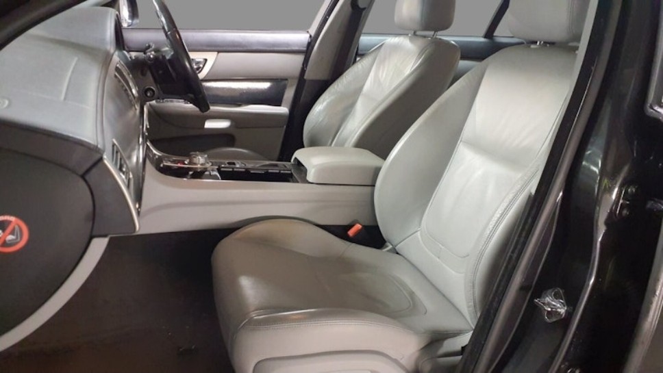 Used Jaguar XF 2012 for sale - 76891763: Photo 6