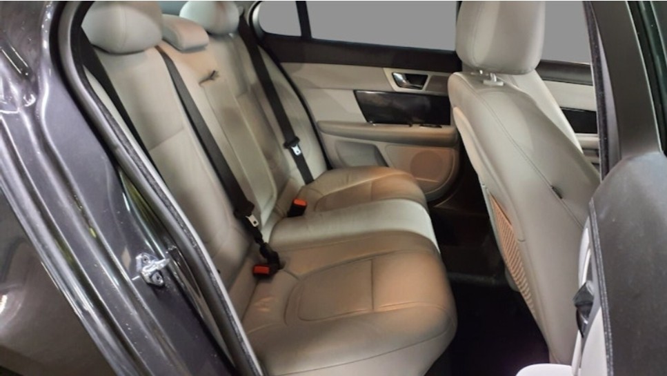 Used Jaguar XF 2012 for sale - 76891763: Photo 7