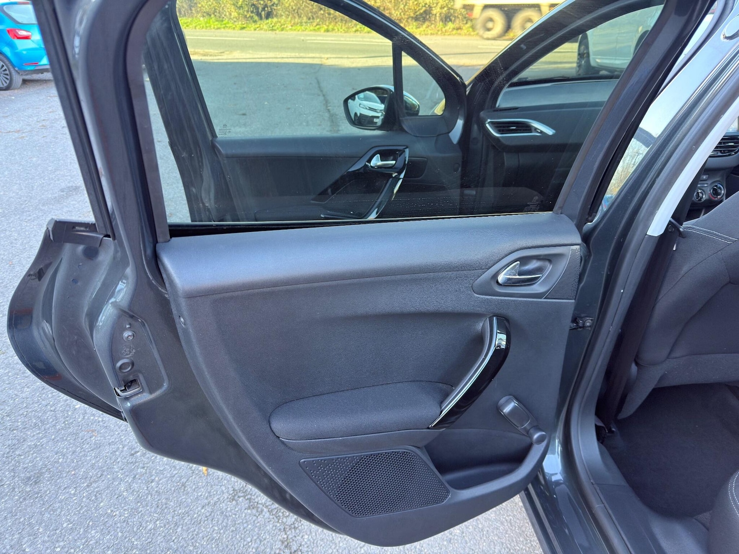 Used Peugeot 208 2015 for sale - 76608046: Photo 22