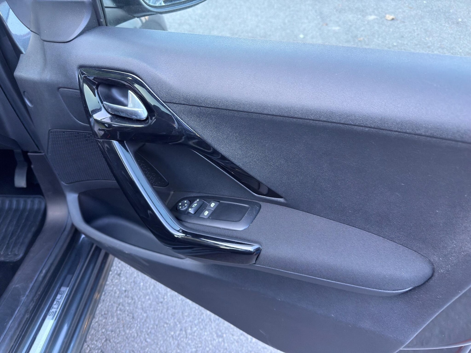 Used Peugeot 208 2015 for sale - 76608046: Photo 23