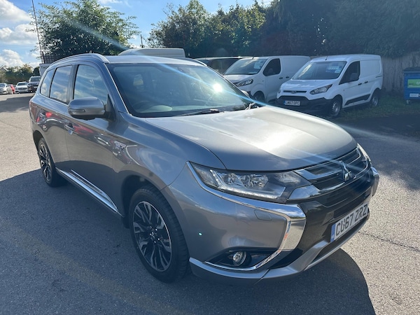 Used Mitsubishi Outlander 2017 for sale - 76240047: Photo 1