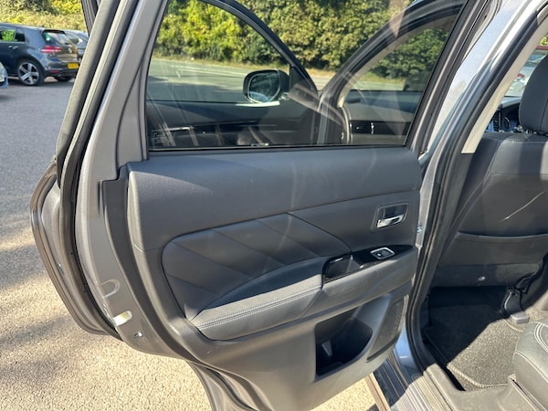 Used Mitsubishi Outlander 2017 for sale - 76240047: Photo 25