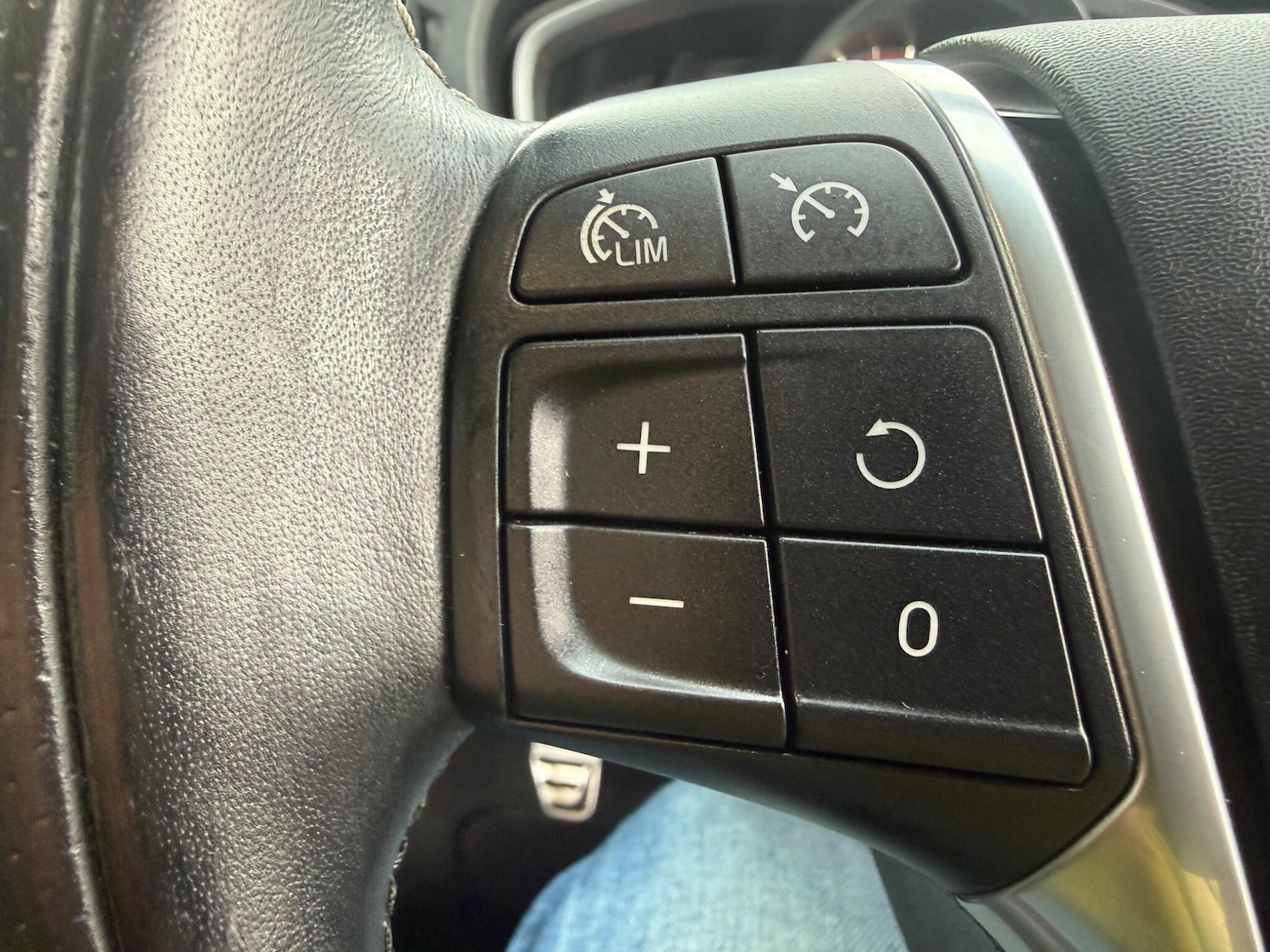 Used Volvo V40 2017 for sale - 77377530: Photo 14