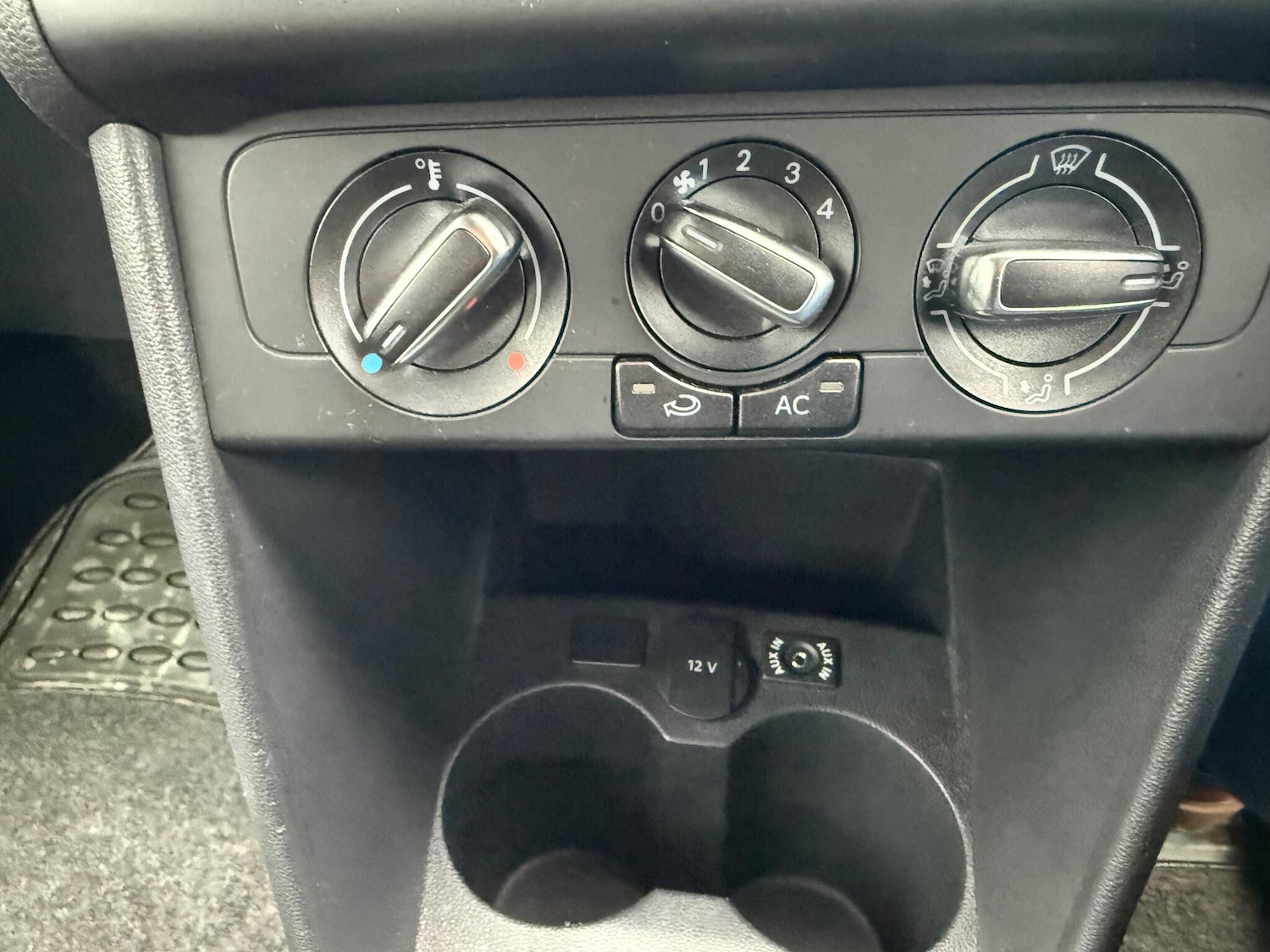 Used Volkswagen Polo 2011 for sale - 76472377: Photo 12