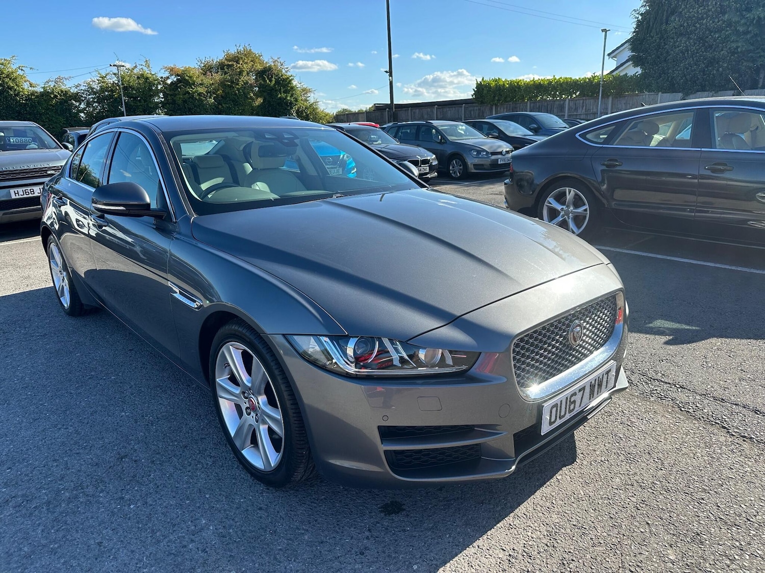 Used Jaguar XE 2017 for sale - 76032199: Photo 1