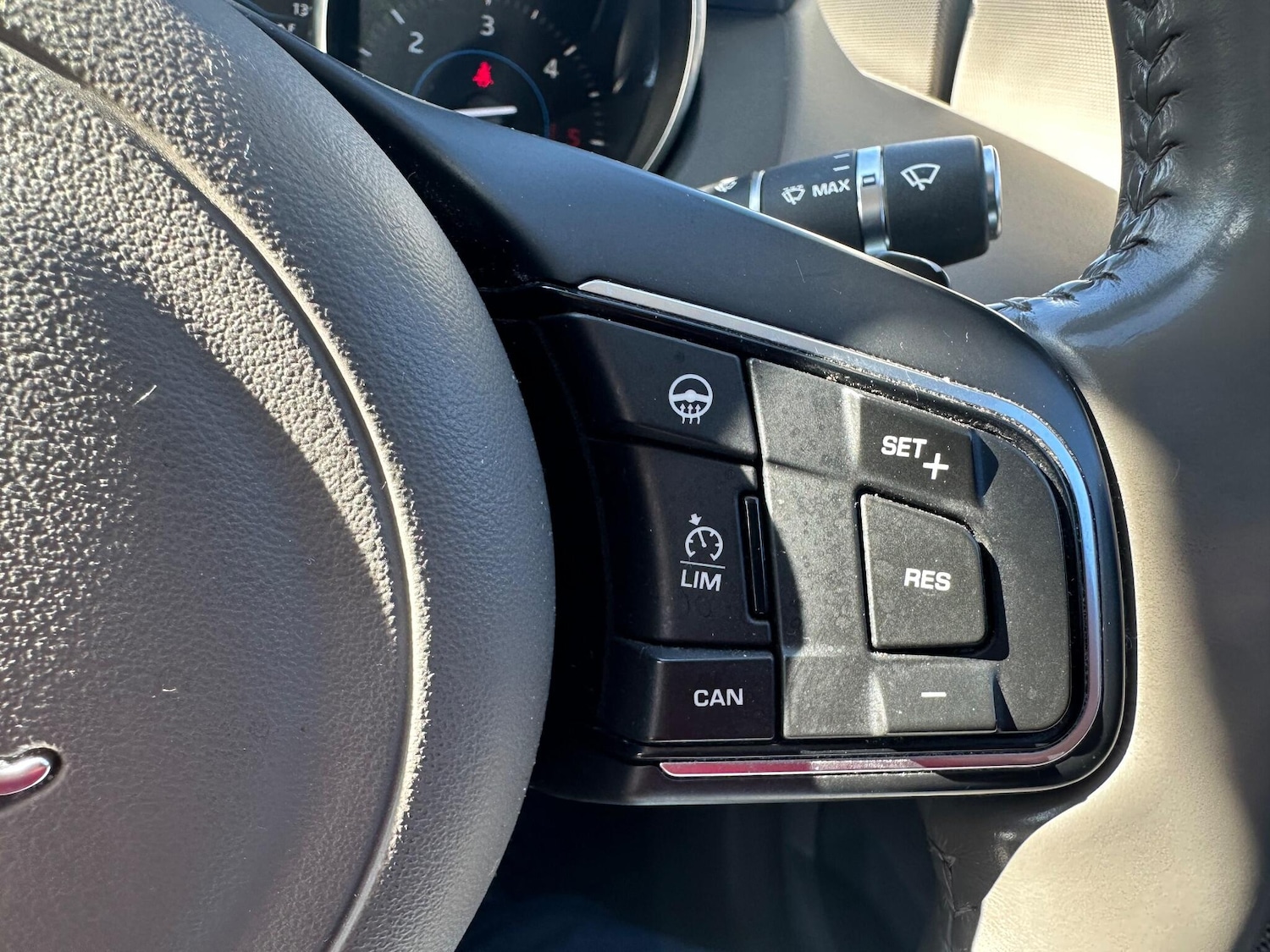 Used Jaguar XE 2017 for sale - 76032199: Photo 16