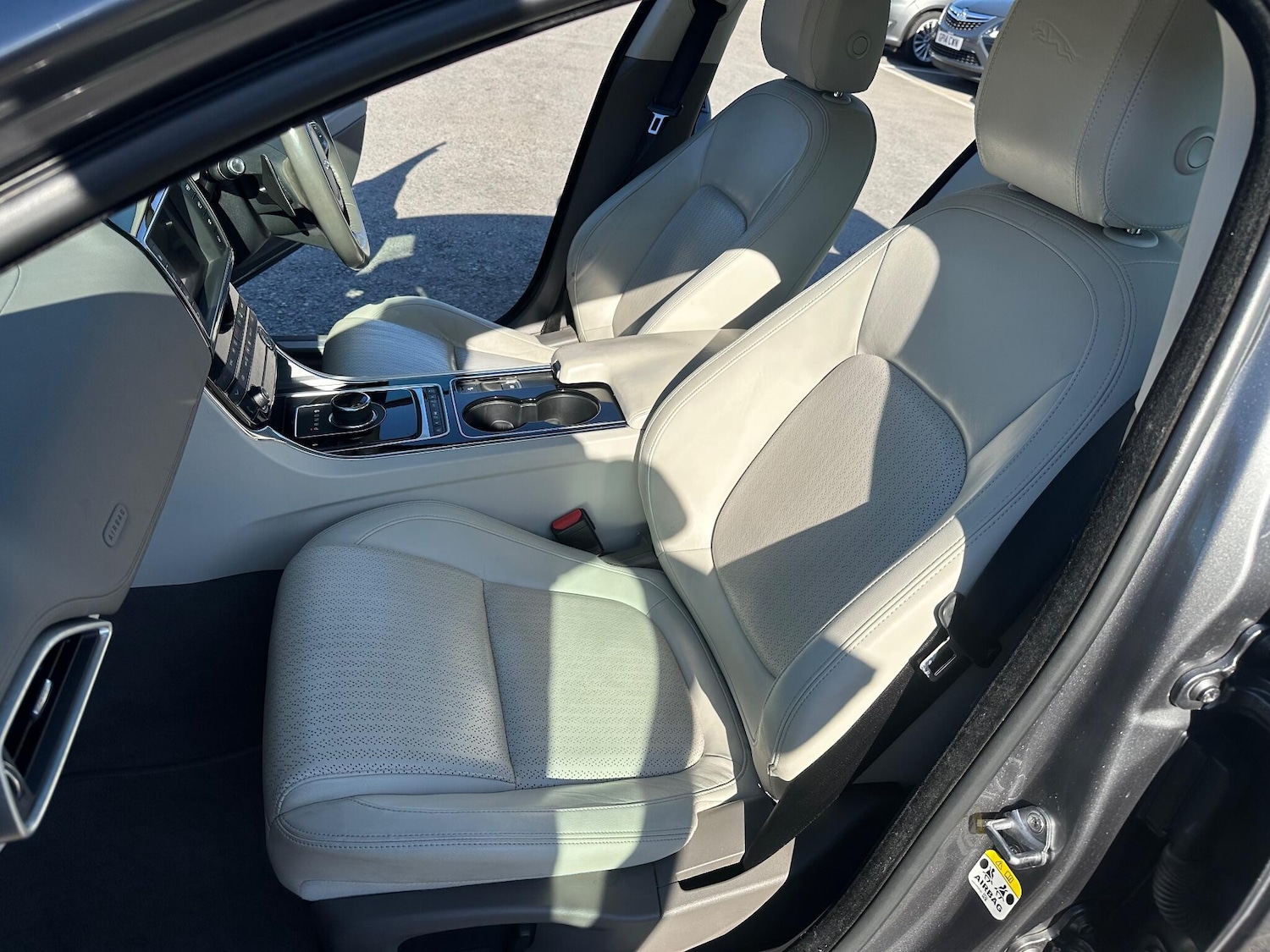 Used Jaguar XE 2017 for sale - 76032199: Photo 23