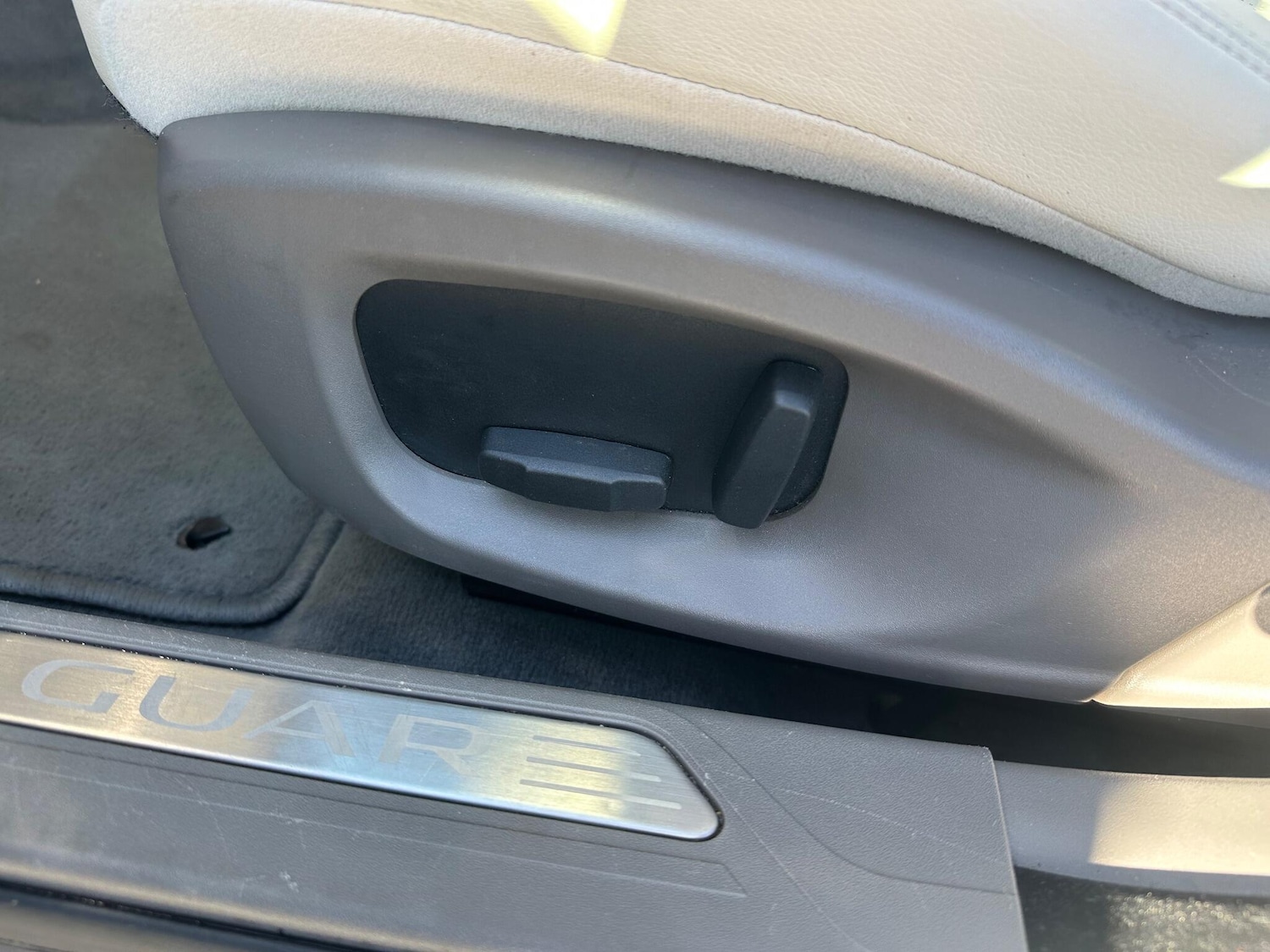 Used Jaguar XE 2017 for sale - 76032199: Photo 24