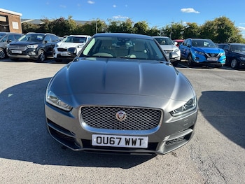 Used Jaguar XE 2017 for sale - 76032199: Photo 2
