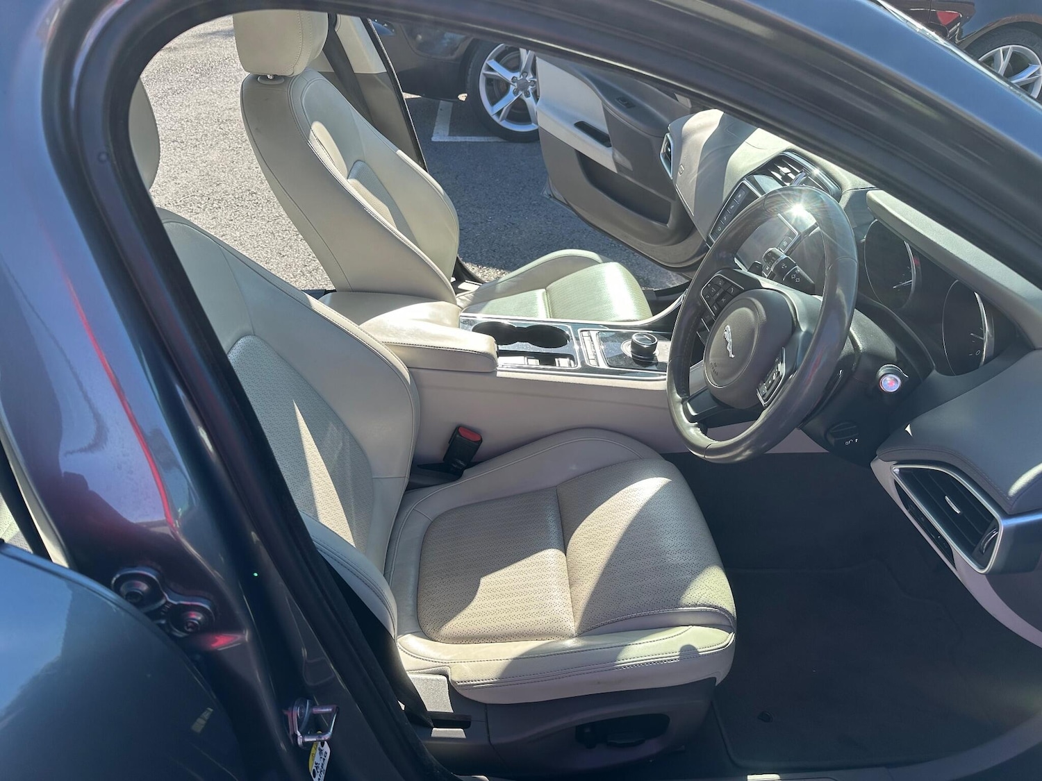 Used Jaguar XE 2017 for sale - 76032199: Photo 31
