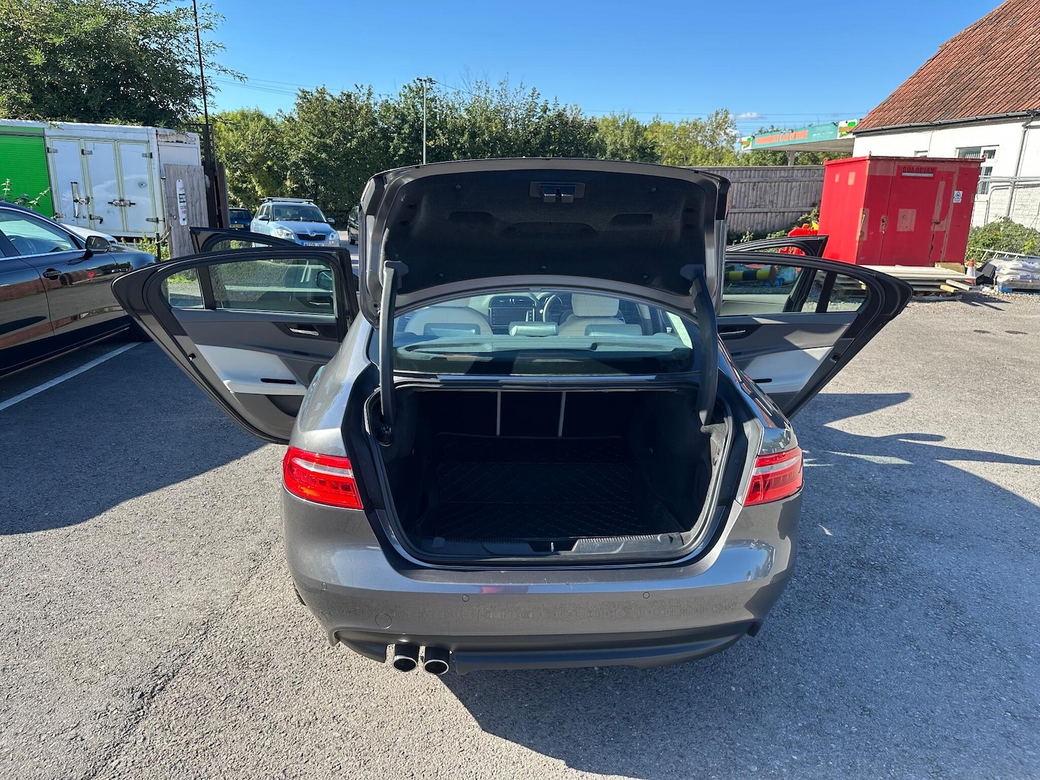 Used Jaguar XE 2017 for sale - 76032199: Photo 39