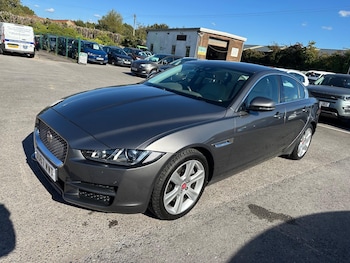 Used Jaguar XE 2017 for sale - 76032199: Photo 3