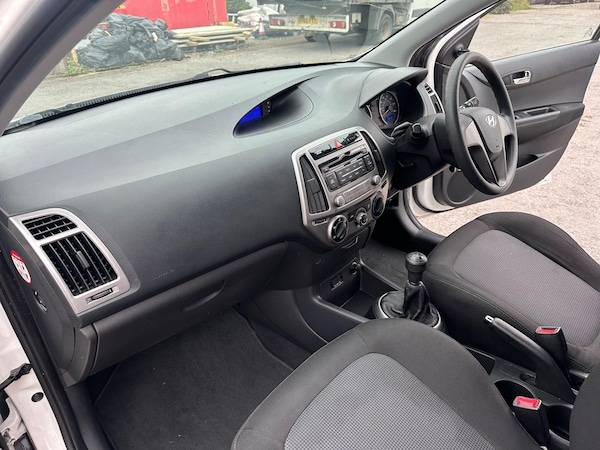 Used Hyundai i20 2013 for sale - 76270951: Photo 15