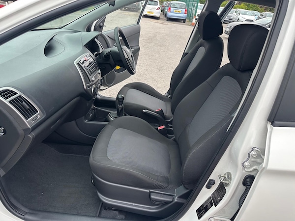 Used Hyundai i20 2013 for sale - 76270951: Photo 16