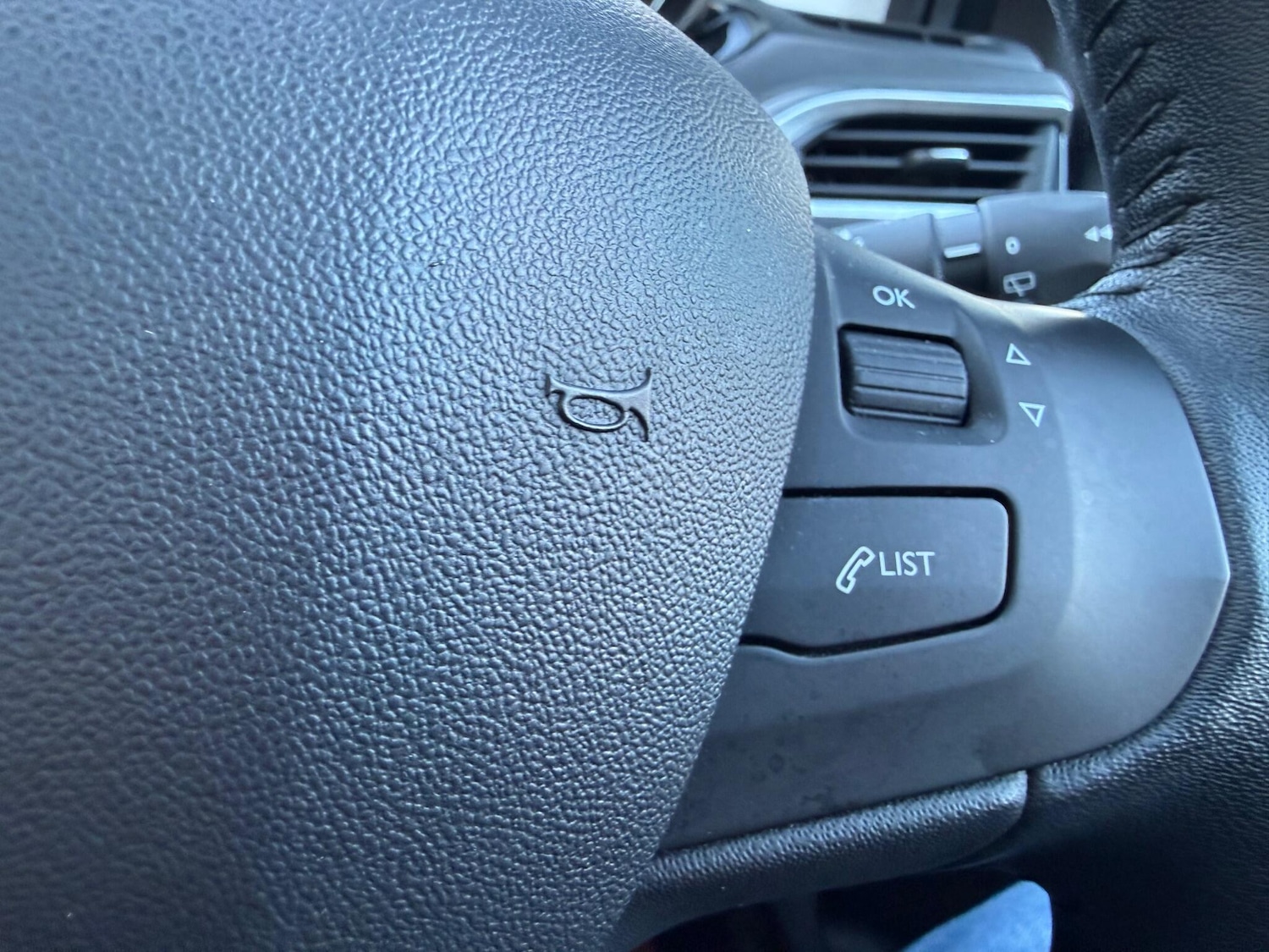 Used Peugeot 208 2015 for sale - 76850542: Photo 14