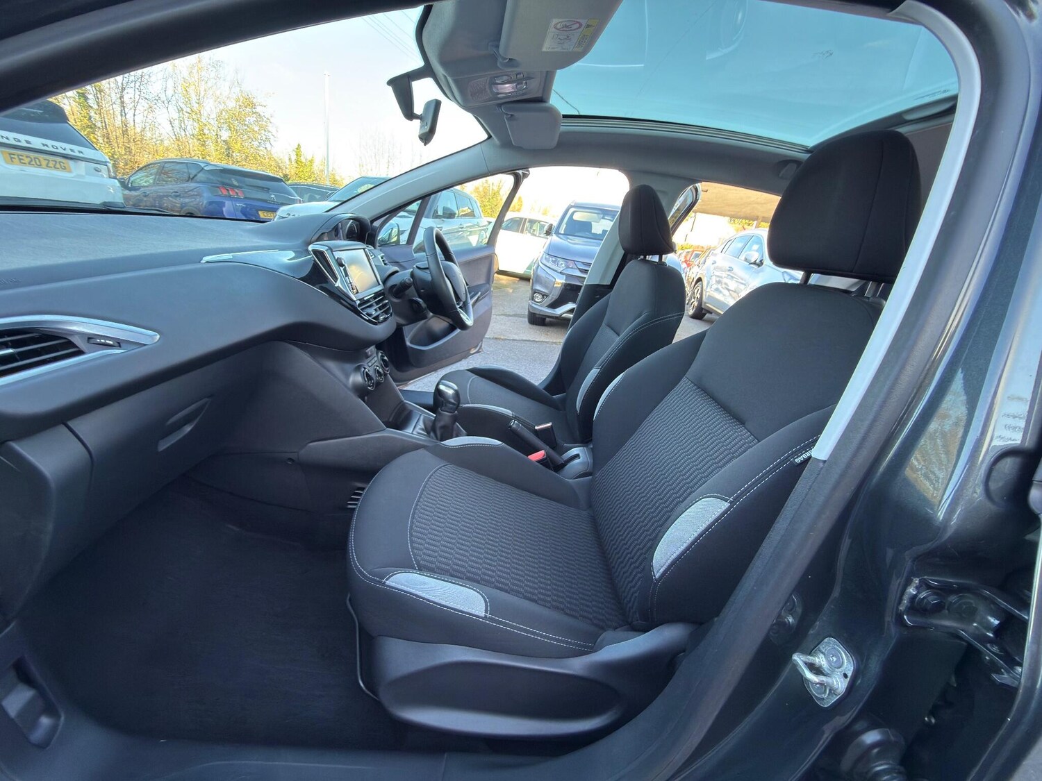 Used Peugeot 208 2015 for sale - 76850542: Photo 18