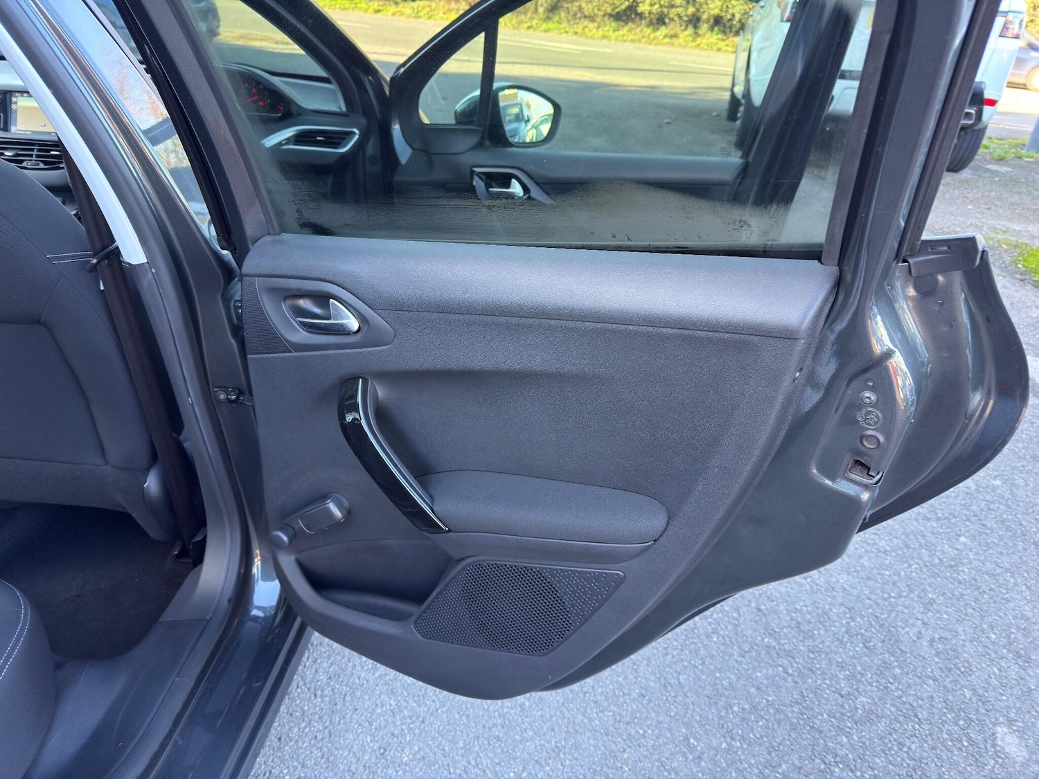 Used Peugeot 208 2015 for sale - 76850542: Photo 24