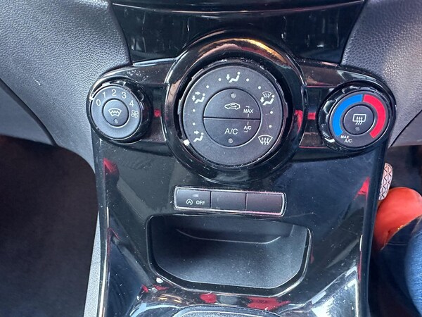 Used Ford Fiesta 2013 for sale - 76122385: Photo 12