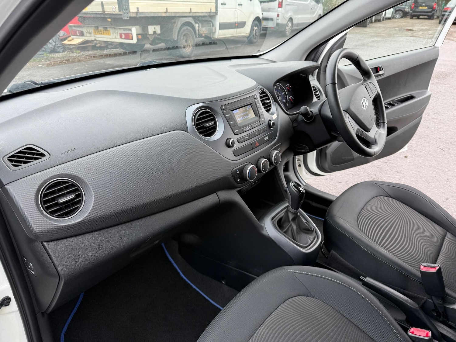 Used Hyundai i10 for sale - 76473398: Photo 13