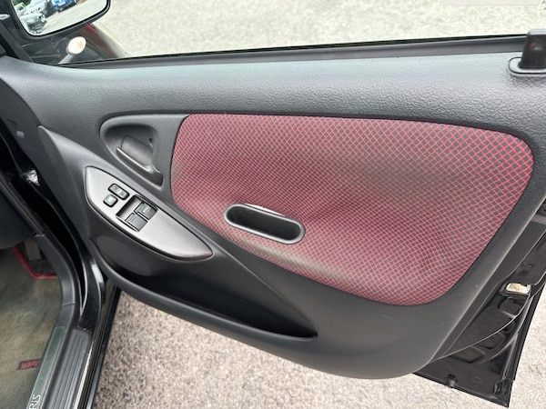 Used Toyota Yaris 2005 for sale - 75319610: Photo 13