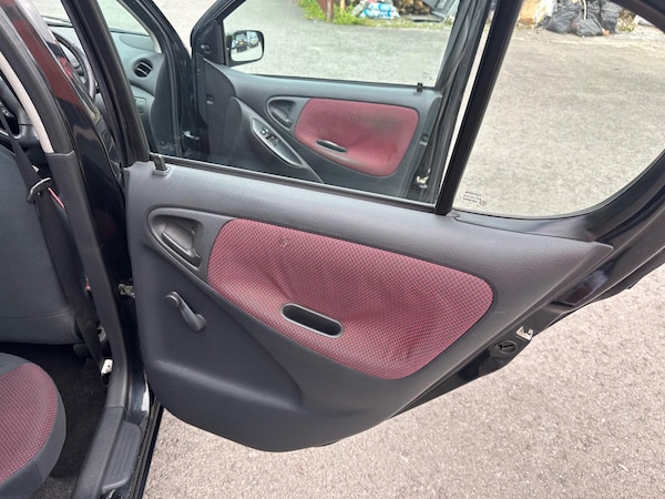Used Toyota Yaris 2005 for sale - 75319610: Photo 15