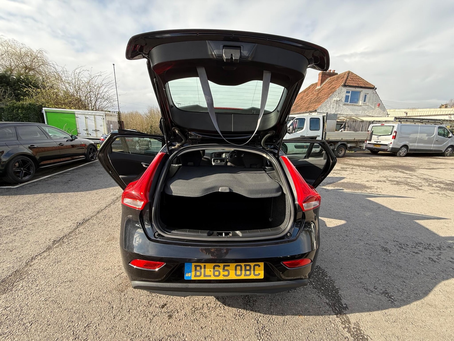 Used Volvo V40 2015 for sale - 77696157: Photo 29