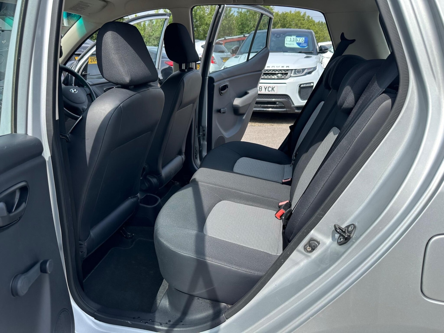 Used Hyundai i10 2009 for sale - 76667218: Photo 25