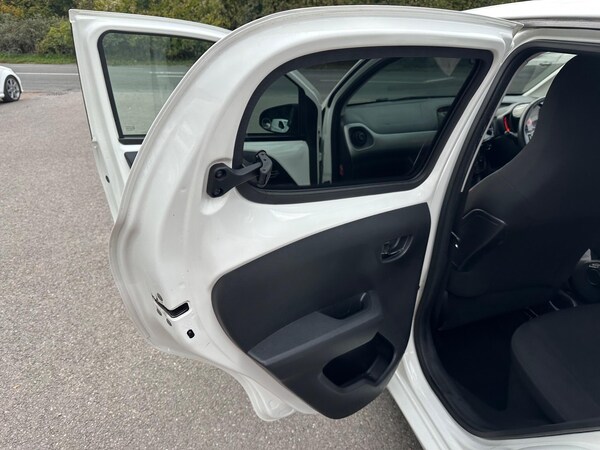 Used Peugeot 108 2015 for sale - 76307851: Photo 23
