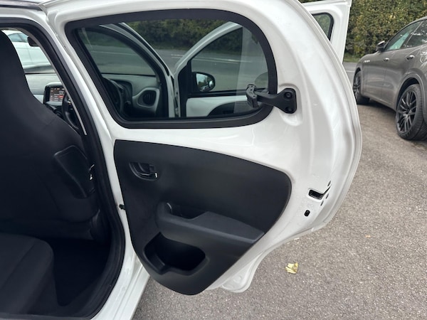 Used Peugeot 108 2015 for sale - 76307851: Photo 25