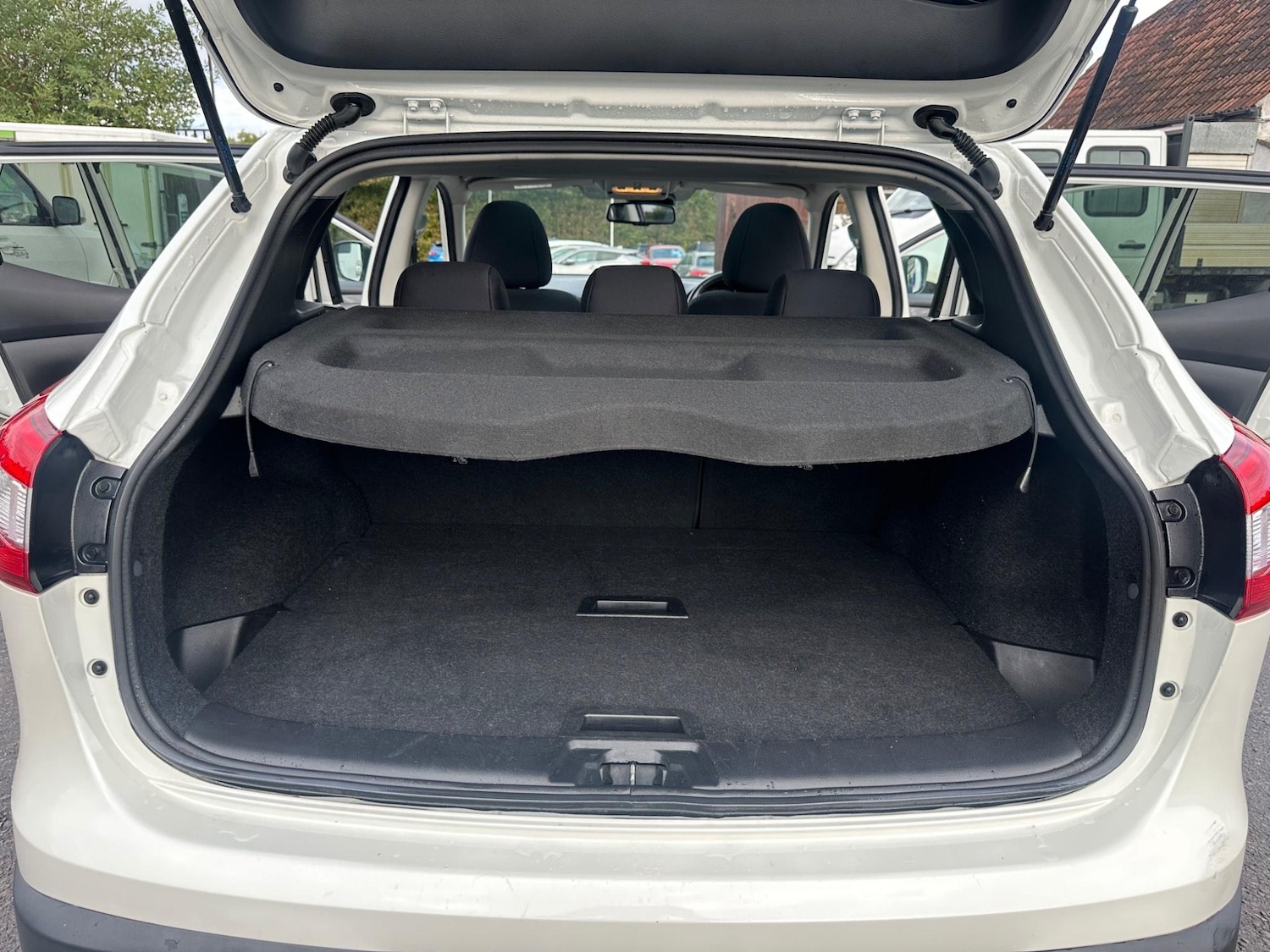 Used Nissan Qashqai 2016 for sale - 76993536: Photo 30