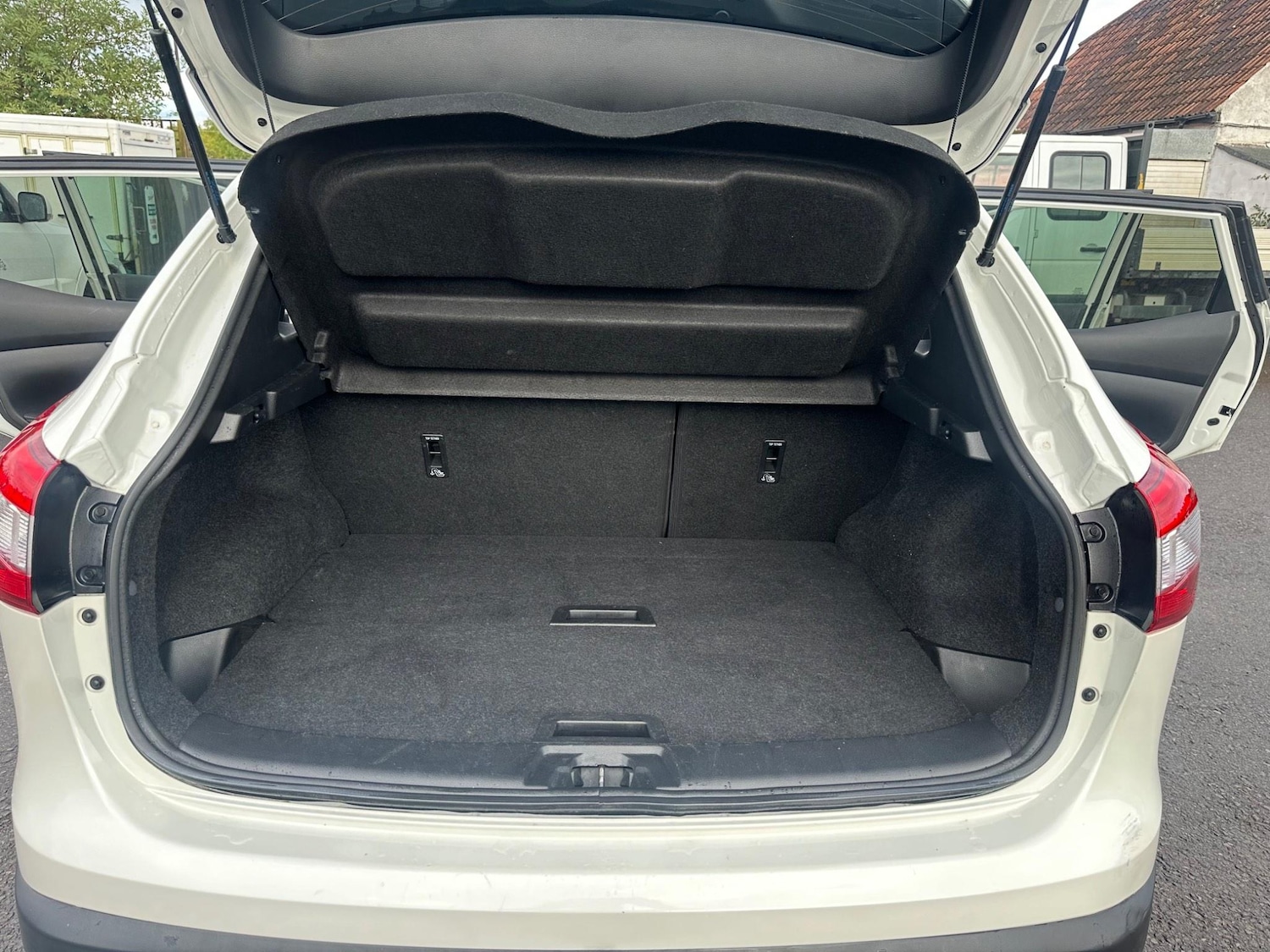 Used Nissan Qashqai 2016 for sale - 76993536: Photo 31