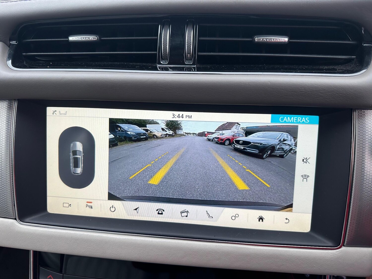 Used Jaguar XF 2018 for sale - 76085028: Photo 12