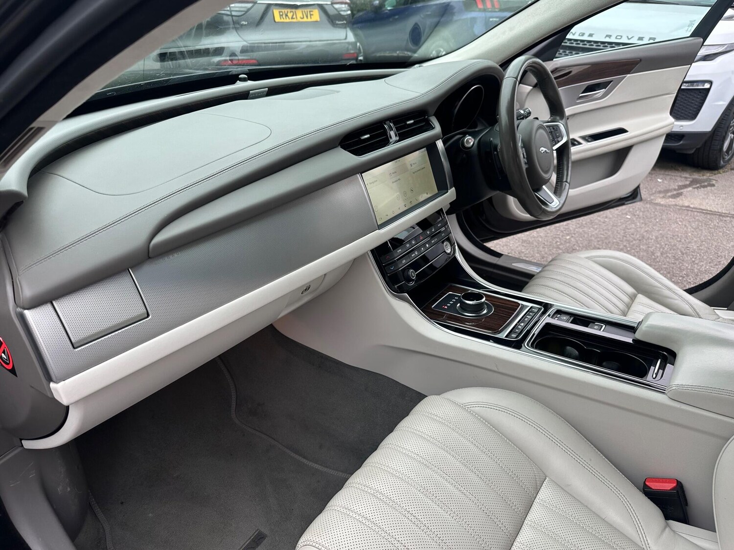 Used Jaguar XF 2018 for sale - 76085028: Photo 24