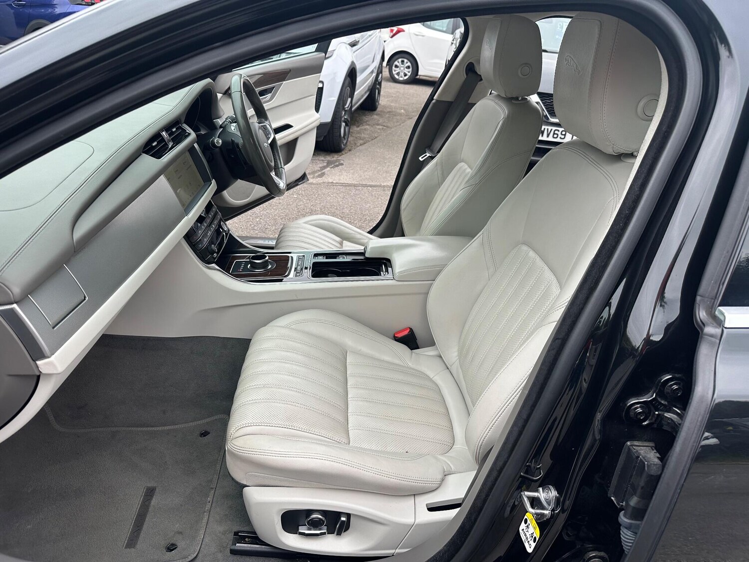 Used Jaguar XF 2018 for sale - 76085028: Photo 25