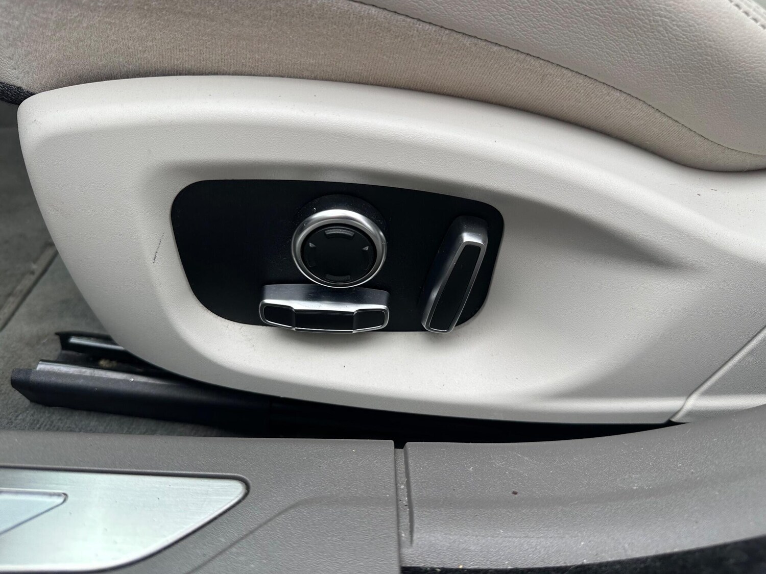 Used Jaguar XF 2018 for sale - 76085028: Photo 26