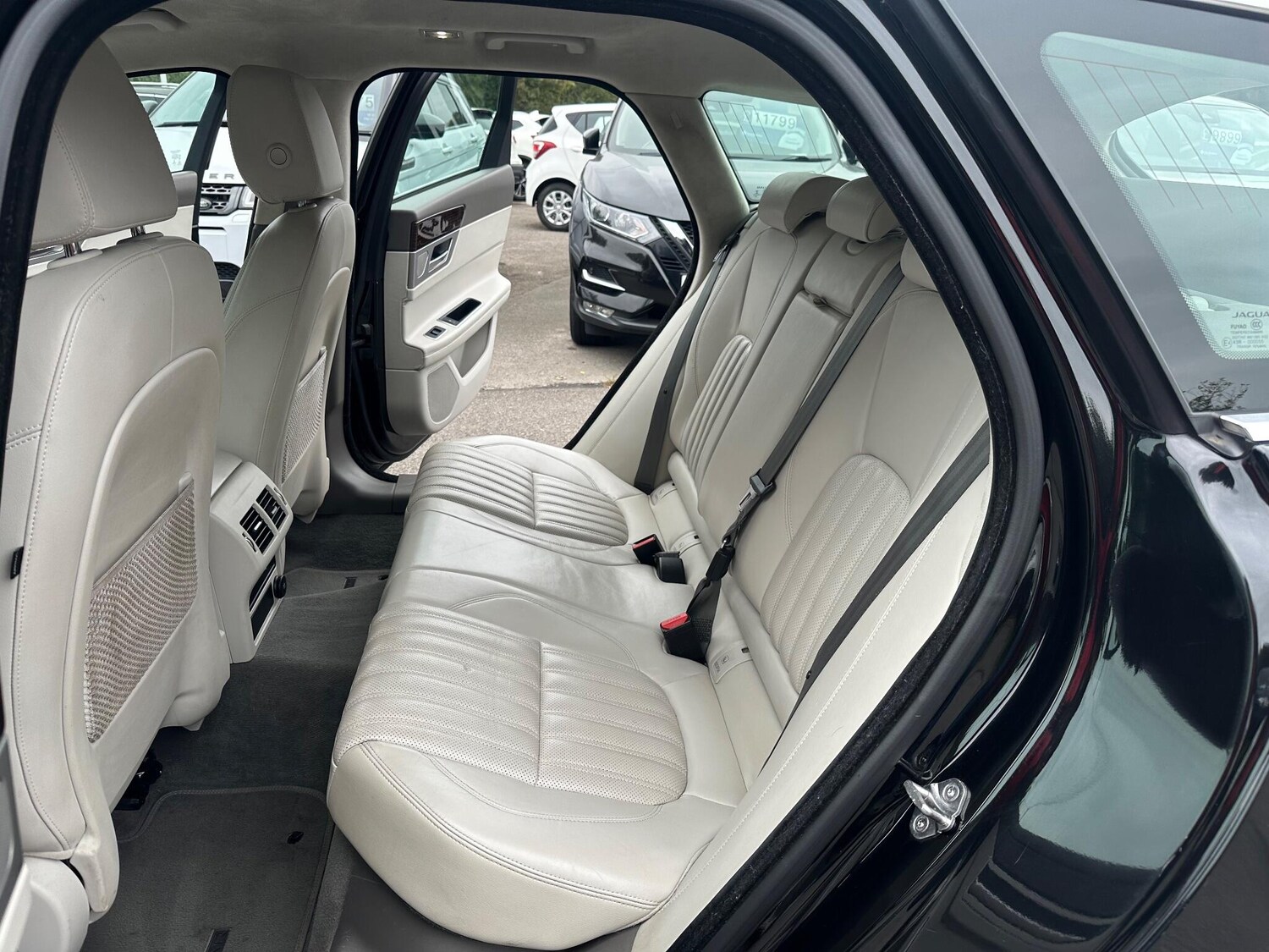 Used Jaguar XF 2018 for sale - 76085028: Photo 30