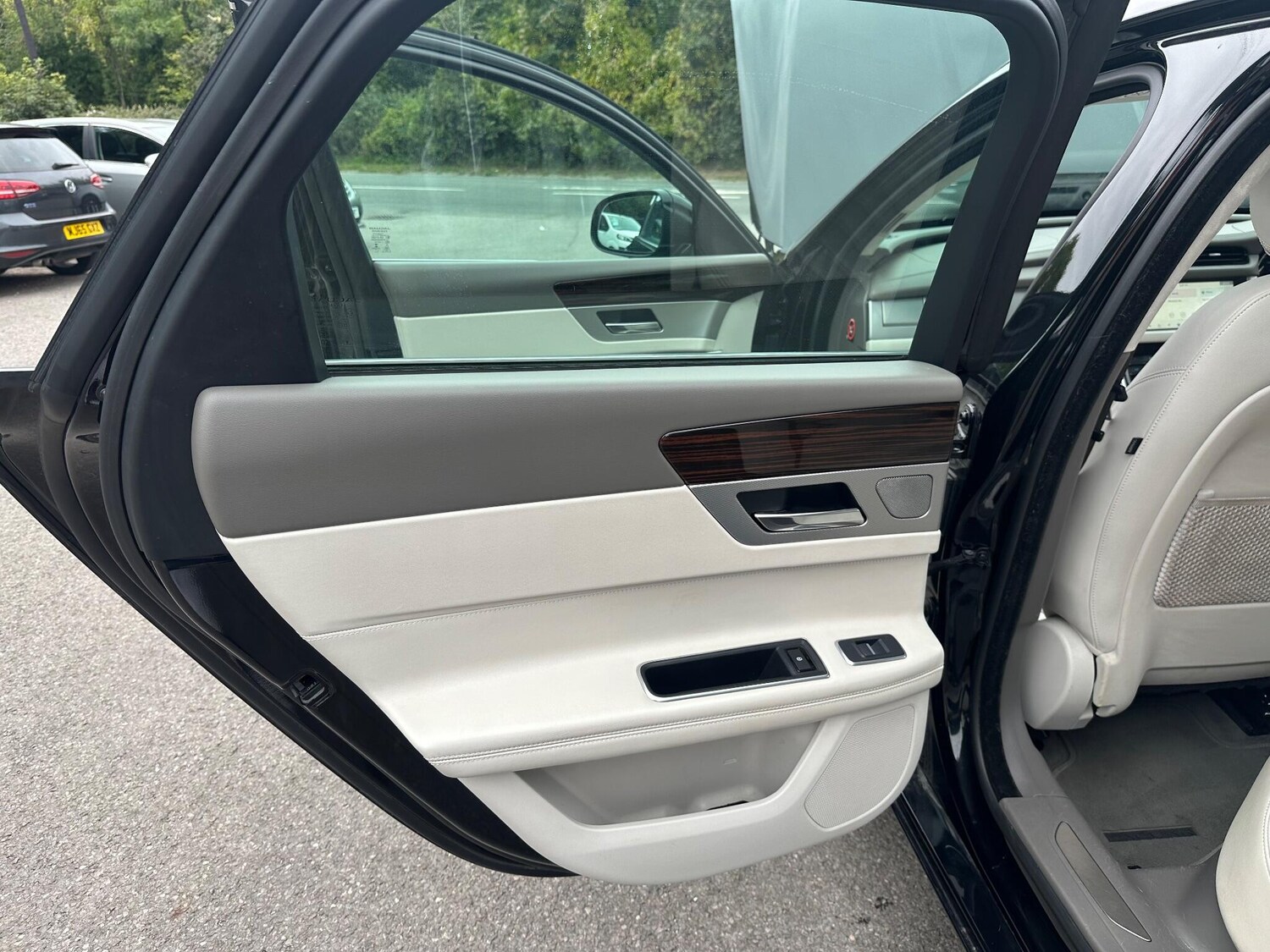 Used Jaguar XF 2018 for sale - 76085028: Photo 32