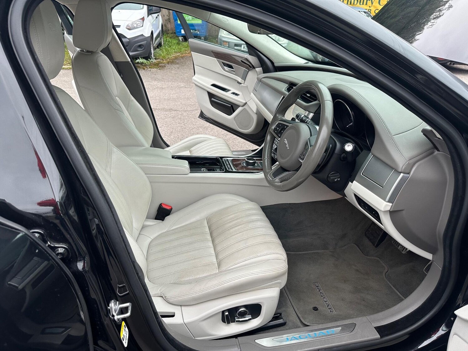 Used Jaguar XF 2018 for sale - 76085028: Photo 33